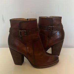 Frye western inspired brown heel bootie size 7